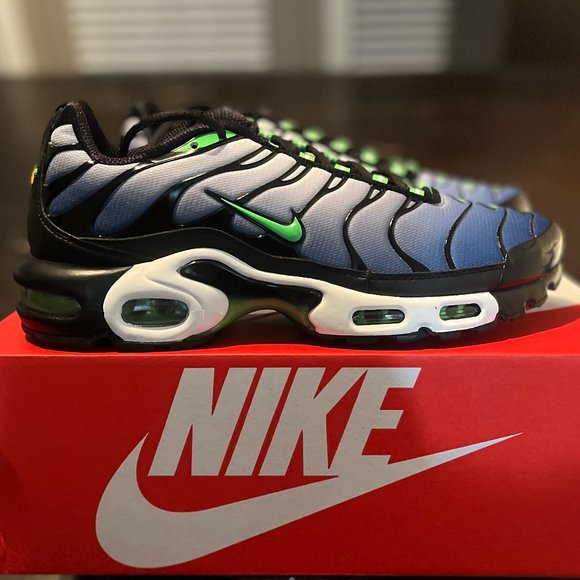 NIKE AIR MAX PLUS (size: 9.5) main image 6